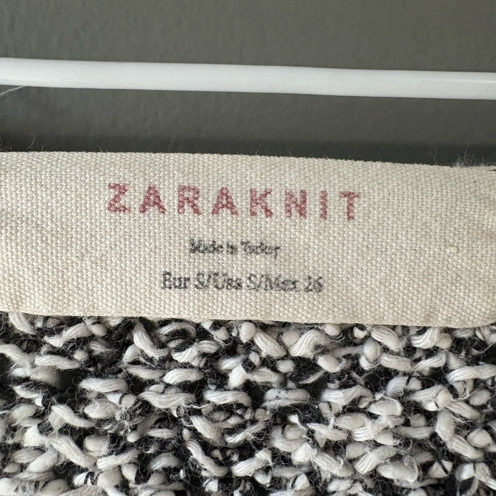 ZARA knit, size small, over sized,Cozy Gray Women's Sweater, v neck - Picture 4 of 5
